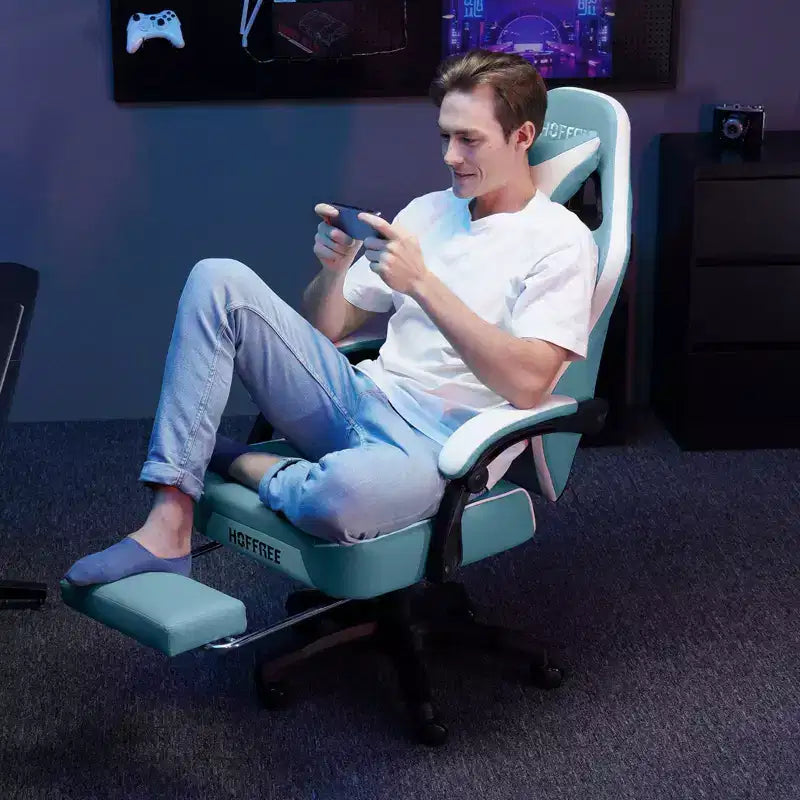 Chaise gaming de massage Hoffree en cuir, chaise de bureau PC ergonomique avec haut-parleur Bluetooth et repose-pieds