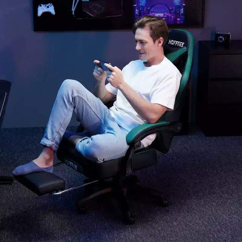 Chaise gaming de massage Hoffree en cuir, chaise de bureau PC ergonomique avec haut-parleur Bluetooth et repose-pieds