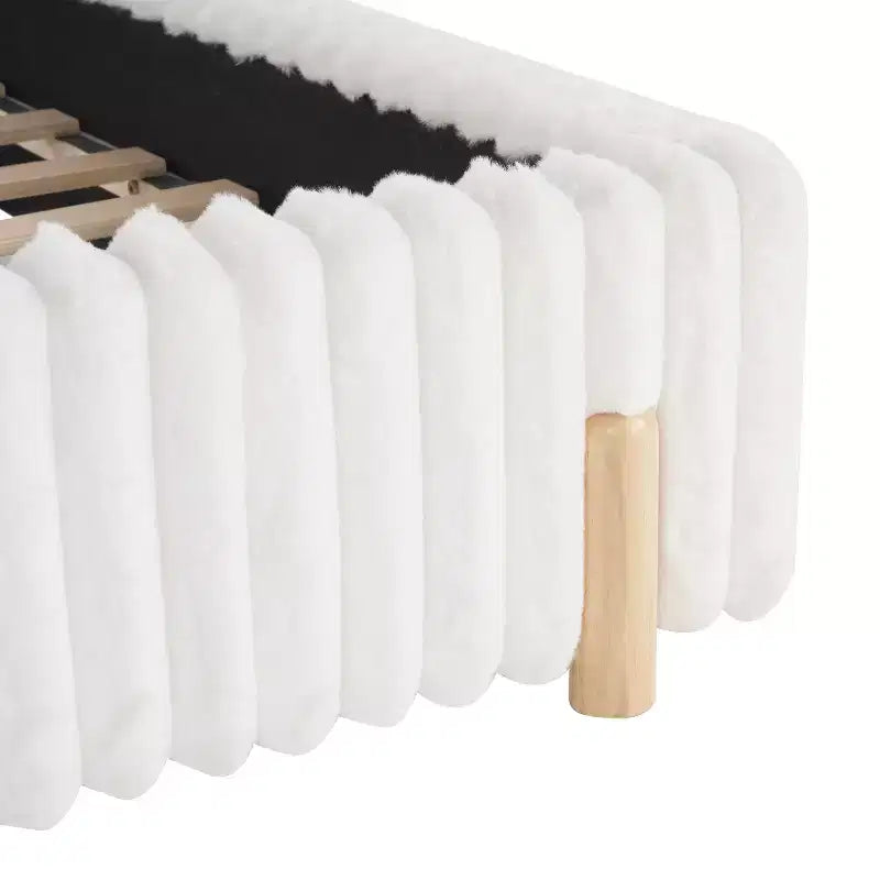 Christopher Knight Home Merrill - Lit plateforme tapissé en tissu bouclé avec tête de lit ondulée et surpiqûres verticales, blanc
