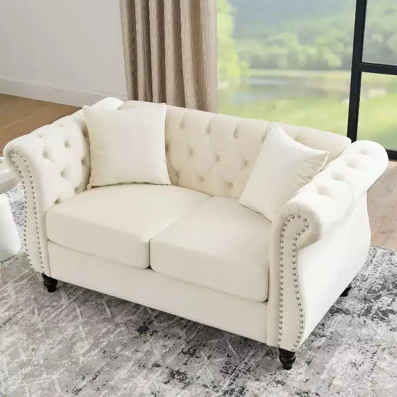 Canapé Chesterfield 58.8 beige en velours pour salon, canapé 2 places capitonné avec accoudoirs roulés et clous pour salon