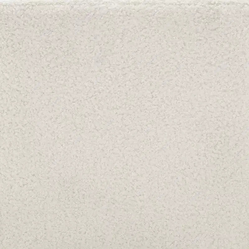 Canapé pour enfants rembourré en fausse fourrure d'agneau Buzz & Bloom avec assise et dossier capitonnés, pieds en bois, coloris marshmallow
