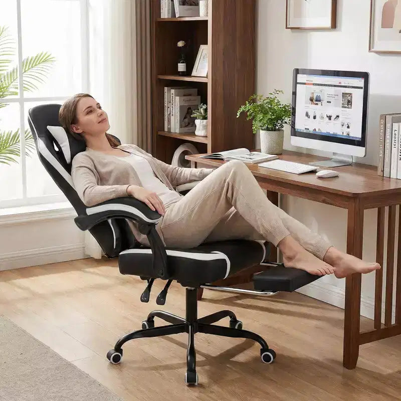 Chaise gaming Costway avec appui-tête, soutien lombaire, accoudoirs à articulation, dossier inclinable, noir et blanc/bleu marine et noir
