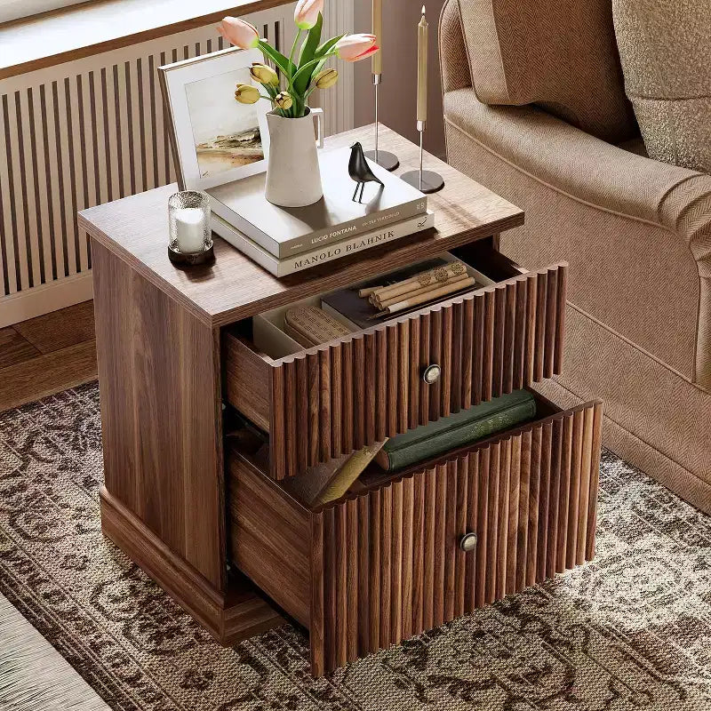 Table de chevet à tiroir cannelé, table de nuit moderne mid-century avec base à bord incurvé, rangement compact pour chambre et salon