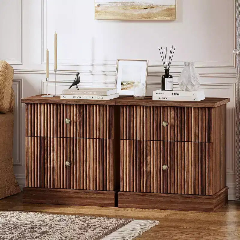 Table de chevet à tiroir cannelé, table de nuit moderne mid-century avec base à bord incurvé, rangement compact pour chambre et salon