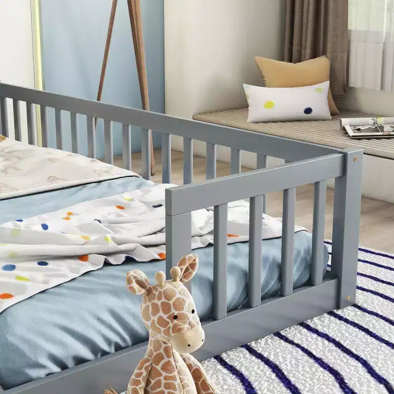 Lit au sol double avec barrière de sécurité, lit plateforme en bois pour 2 enfants
