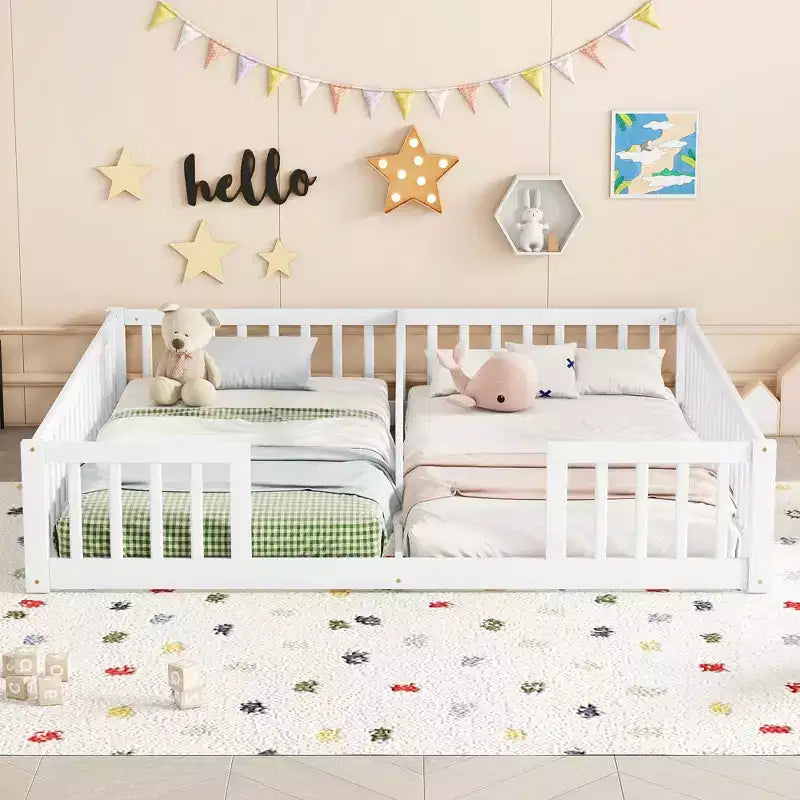 Lit au sol double avec barrière de sécurité, lit plateforme en bois pour 2 enfants