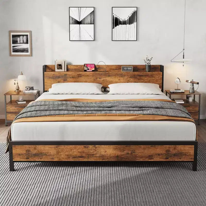 Cadre de lit King Size avec tête de lit de rangement, plateforme de lit King industrielle avec station de recharge et ports USB, sommier tapissier non requis - Marron rustique