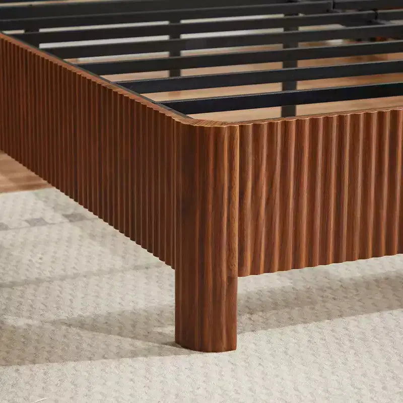 Cadre de lit plateforme en bois taille Full / Queen / King avec accents ondulés - ModernLuxe