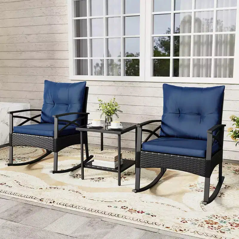 Ensemble de 3 chaises à bascule Costway en rotin avec accoudoirs et plateau de table en bois d'acacia pour véranda ou balcon, marron mélangé + beige/gris/bleu marine/noir