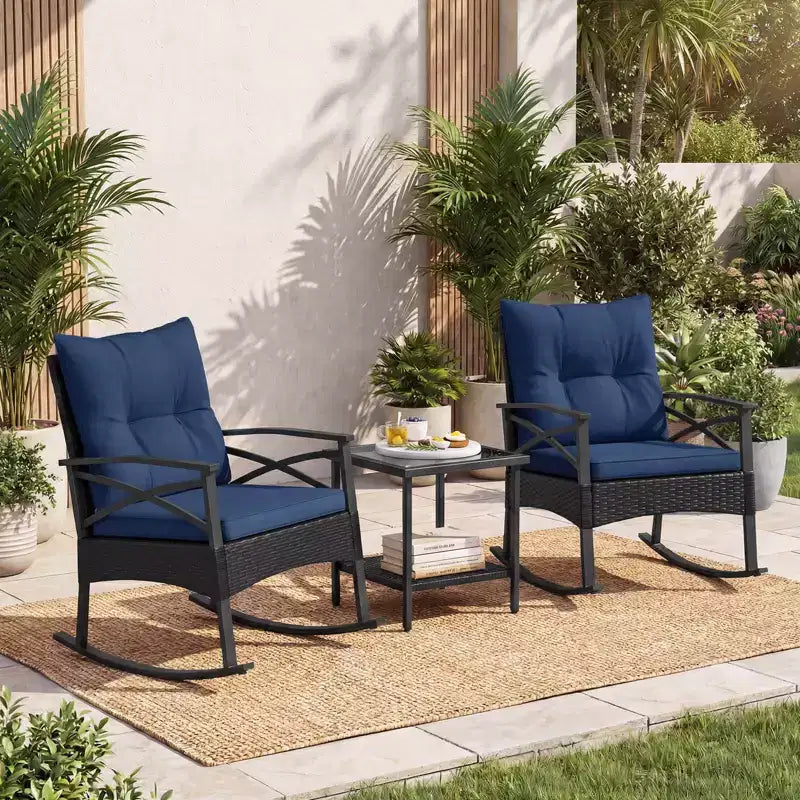 Ensemble de 3 chaises à bascule Costway en rotin avec accoudoirs et plateau de table en bois d'acacia pour véranda ou balcon, marron mélangé + beige/gris/bleu marine/noir