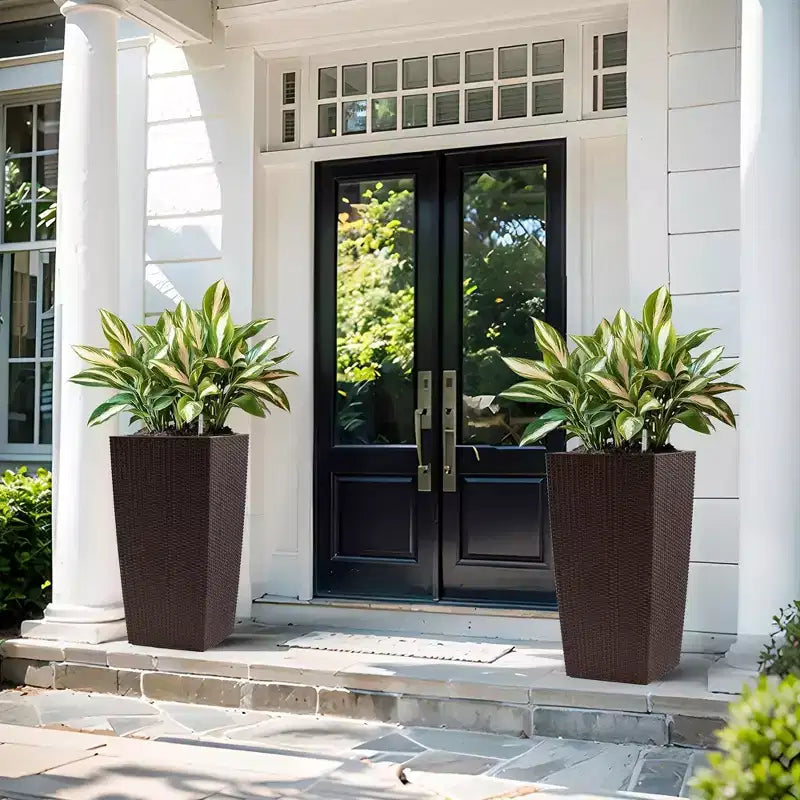Jardinière à arrosage automatique brune 30 po de haut pour usage extérieur/interieur, grand pot de fleurs en faux rotin avec moniteur d'eau et seau interieur