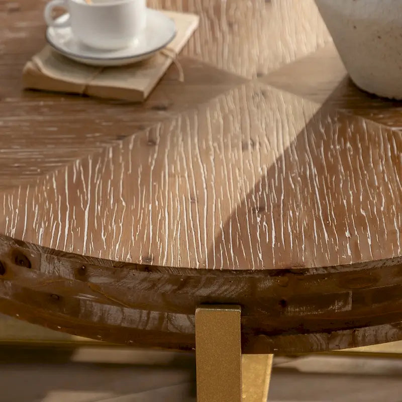 Table basse ronde rétro moderne à assemblage avec plateau en bois de sapin pied croisé doré, pour salon