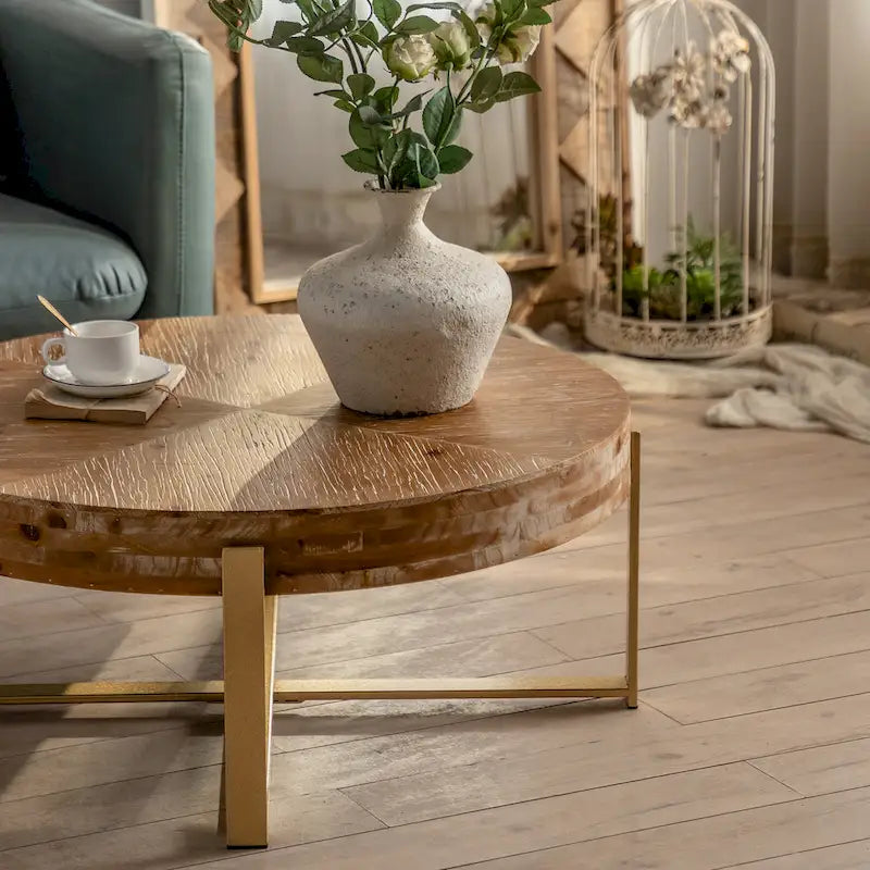 Table basse ronde rétro moderne à assemblage avec plateau en bois de sapin pied croisé doré, pour salon