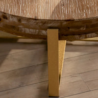 Table basse ronde rétro moderne à assemblage avec plateau en bois de sapin pied croisé doré, pour salon