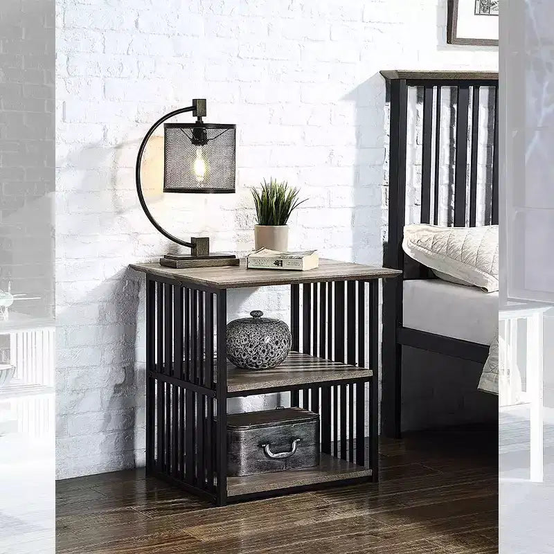 Table de chevet Zudora 22 po, finition chêne antique et noir - Acme Furniture : structure métallique, étagère ouverte, sans assemblage requis