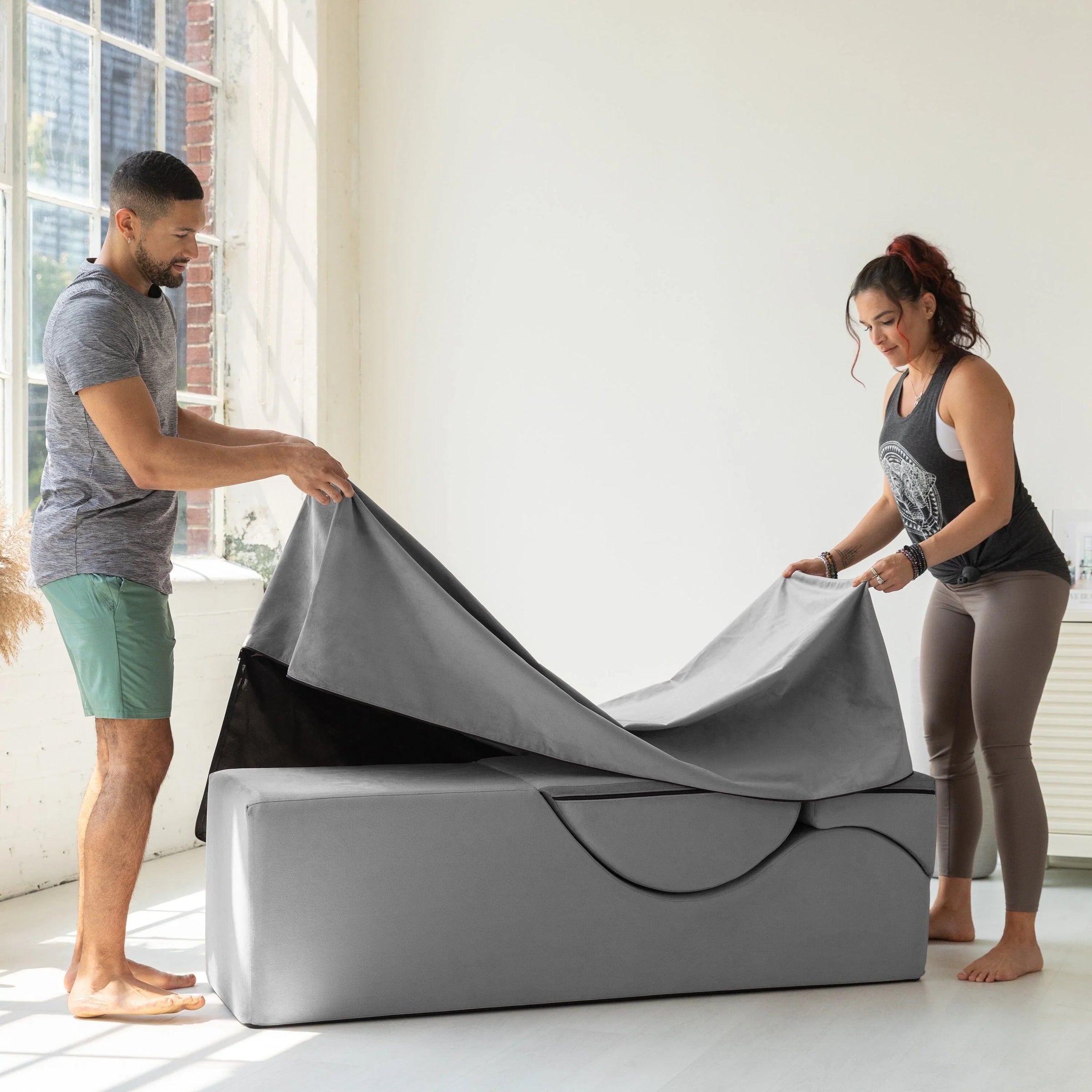 Avana Kami Méridienne convertible / yoga & massage - ottoman 2 en 1 avec fauteuil de yoga escamotable dissimulé, microvelours - N/A