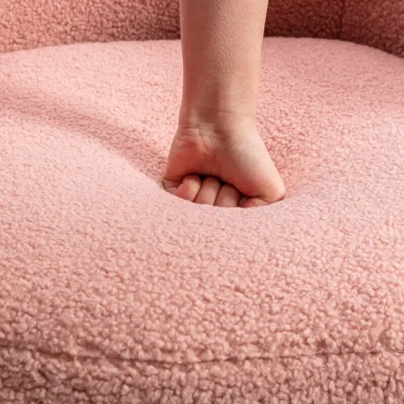 Fauteuil d'appoint tonneau pivotant en tissu Teddy avec anneau métallique thermolaqué