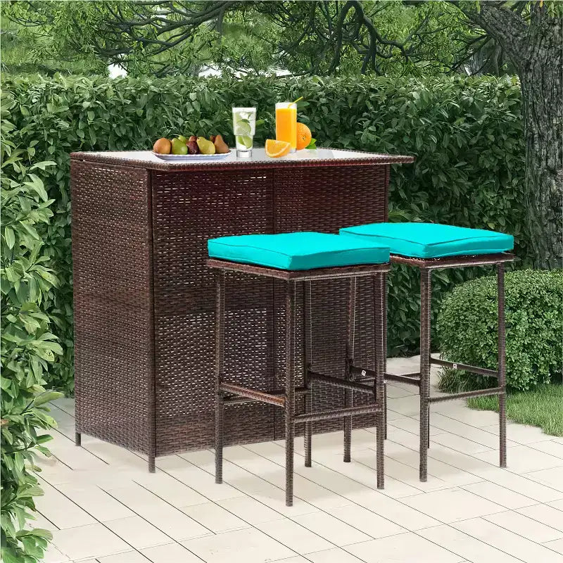 FDW Ensemble de bar 3 pièces Meubles de patio Cadre robuste Table haute de bar avec deux tabourets Plateau en verre et étagères de rangement Parfait pour balcon et piscine