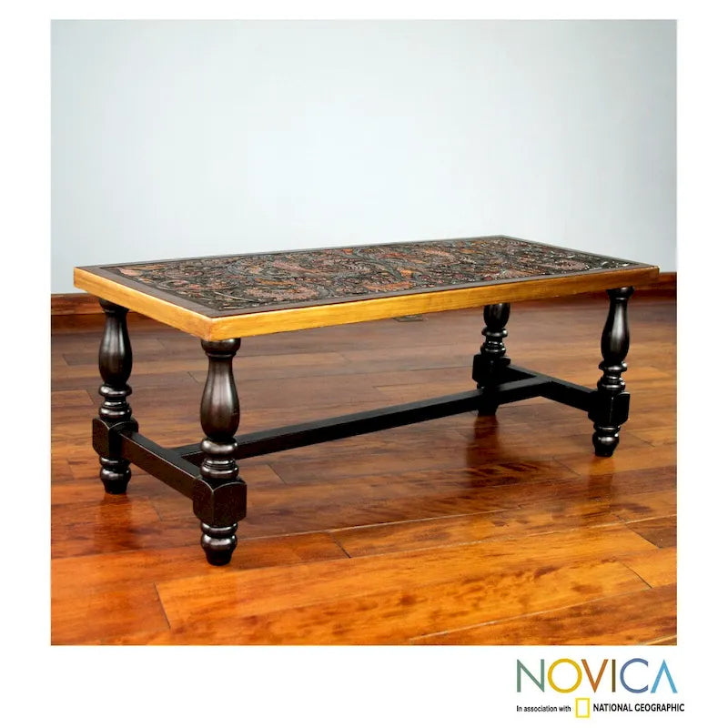 Table basse en bois de Mohena marron et cuir repoussé à la main, oiseaux andins (Pérou) - 18 H x 47 L x 19,75 P
