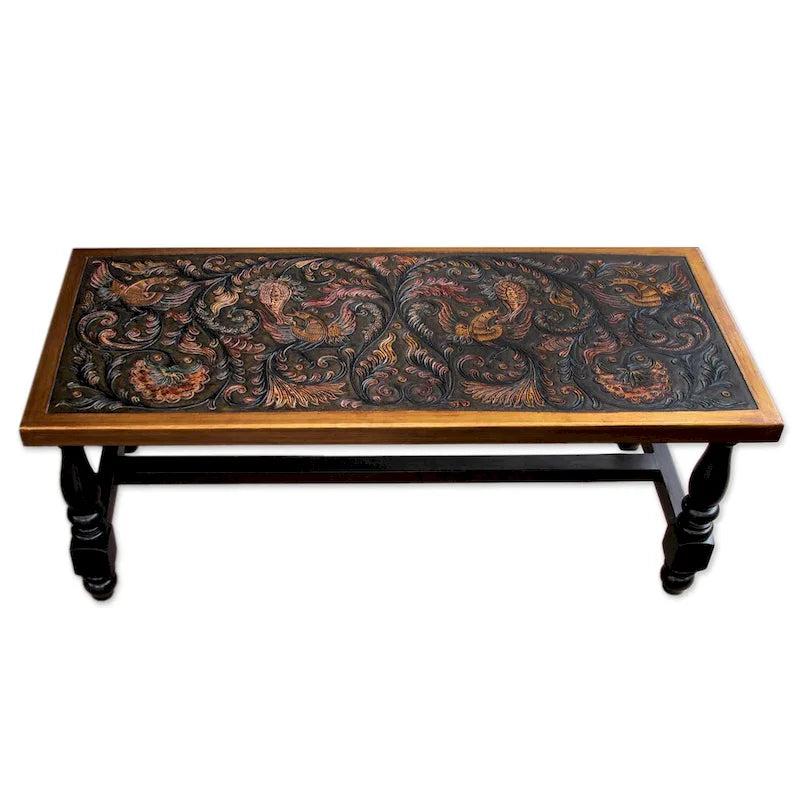 Table basse en bois de Mohena marron et cuir repoussé à la main, oiseaux andins (Pérou) - 18 H x 47 L x 19,75 P
