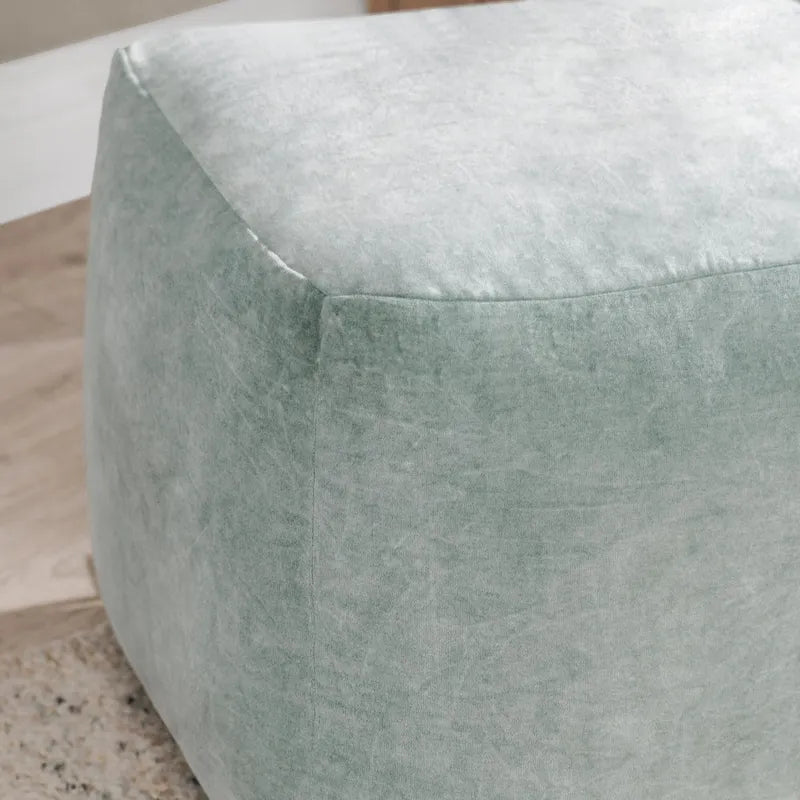 Villa by Classic Home Heirloom pouf en velours de 18 po