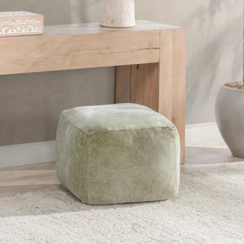 Villa by Classic Home Heirloom pouf en velours de 18 po