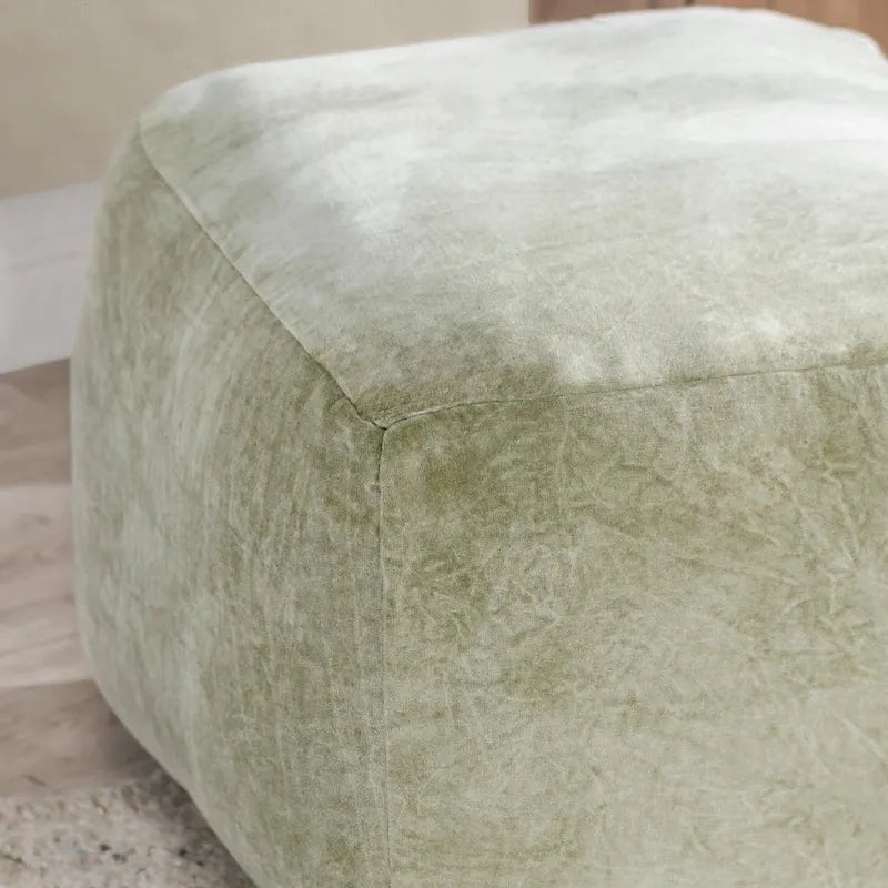 Villa by Classic Home Heirloom 18 Pouf en velours