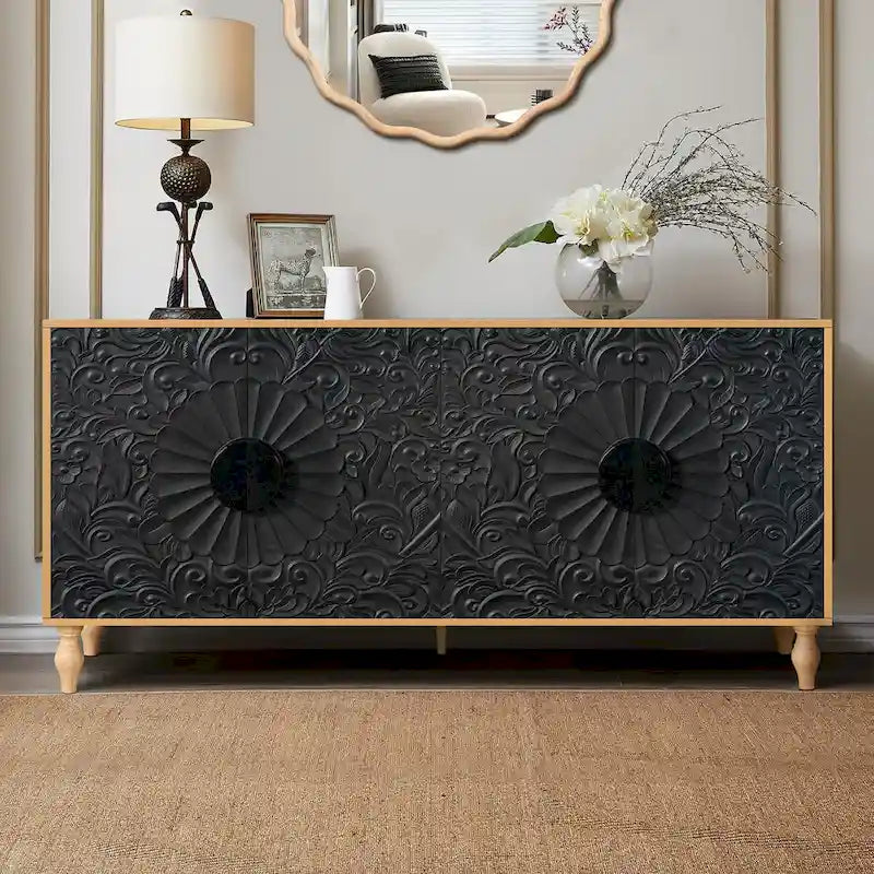 Enfilade avec portes à motif symétrique sculpté