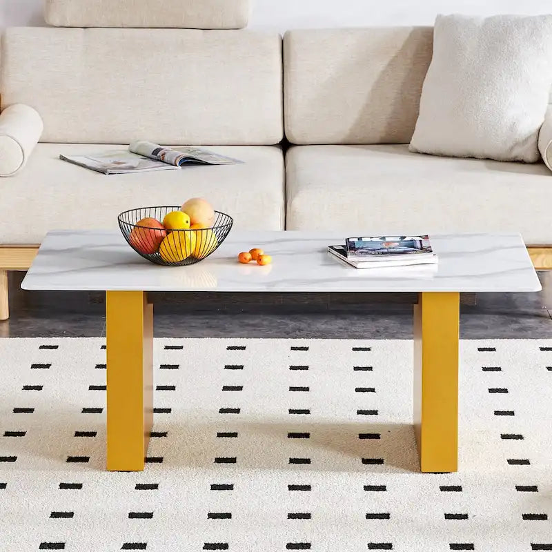 Table basse et table à manger moderne minimaliste en verre trempé avec plateau à autocollant, associée à un MDF doré décoratif