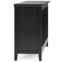 WYNDENHALL Halifax Armoire de rangement transitionnelle large en bois massif 66 po à 4 portes en brun hickory - 18p x 66l x 34h