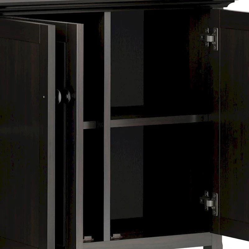 Armoire de rangement à 4 portes transitionnelle Halifax WYNDENHALL en bois massif 66 de large, brun Hickory - 18p x 66 l x 34h